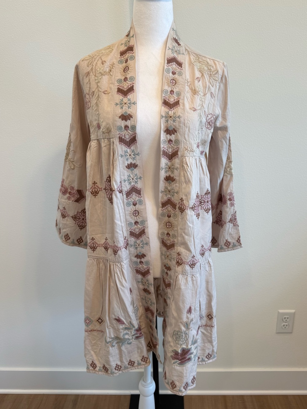 Kyla Seo Boho Embroidered Beige Kimono Jacket XS Hippi Lagenlook Layers Artsy